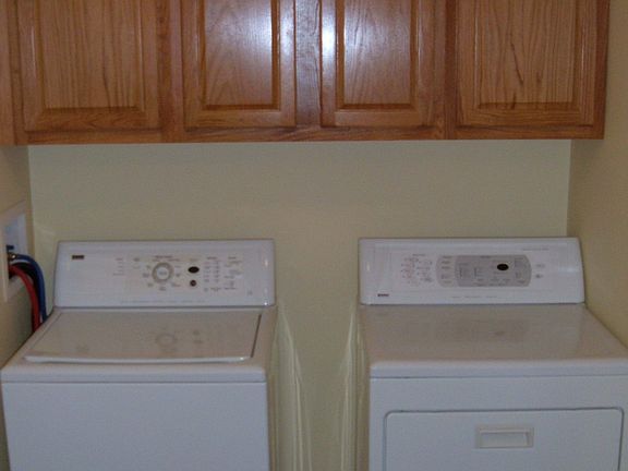 5th image of 402 Swank Ct