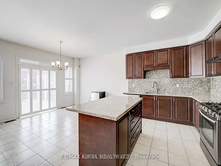 67 Alvin Curling Cres — Photo 15