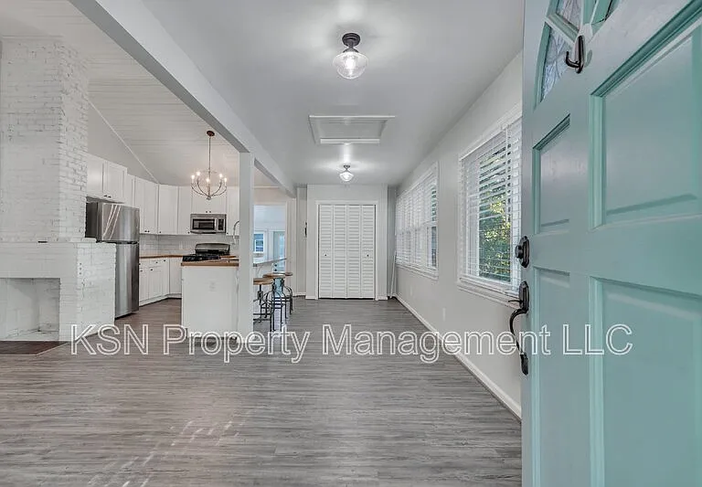 1928 Hawthorne St — Photo 10