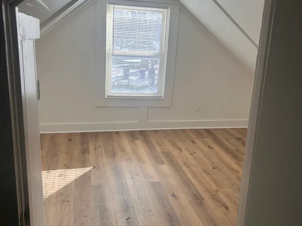 910 Tamarack Ave NW, Grand Rapids, MI 49504