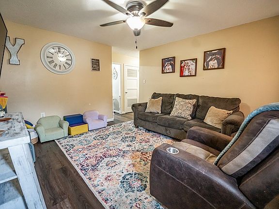 4th image of 512 Rose Dr