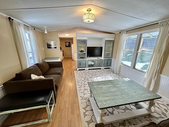 3rd image of 50 Mandalay Dr