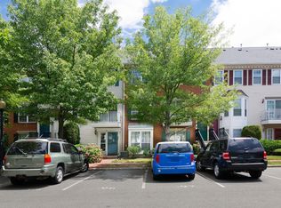 4 Crabapple Ct, Jersey City, NJ 07305