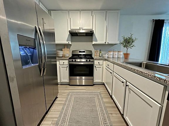 2nd image of 13934 Reservoir Dr