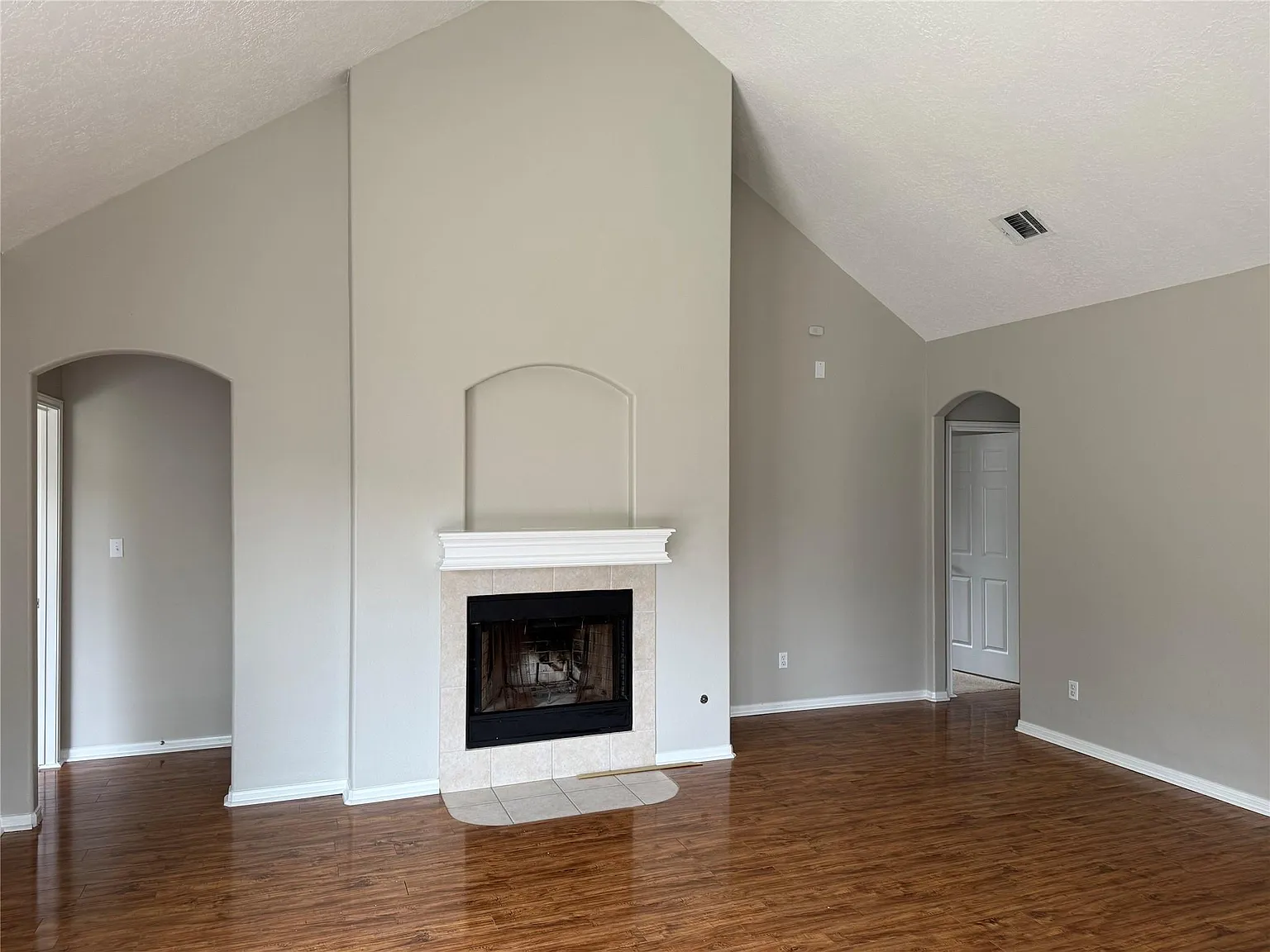 4 bed, 2.0 bath, 1904 sqft, $2,250 — Photo 4
