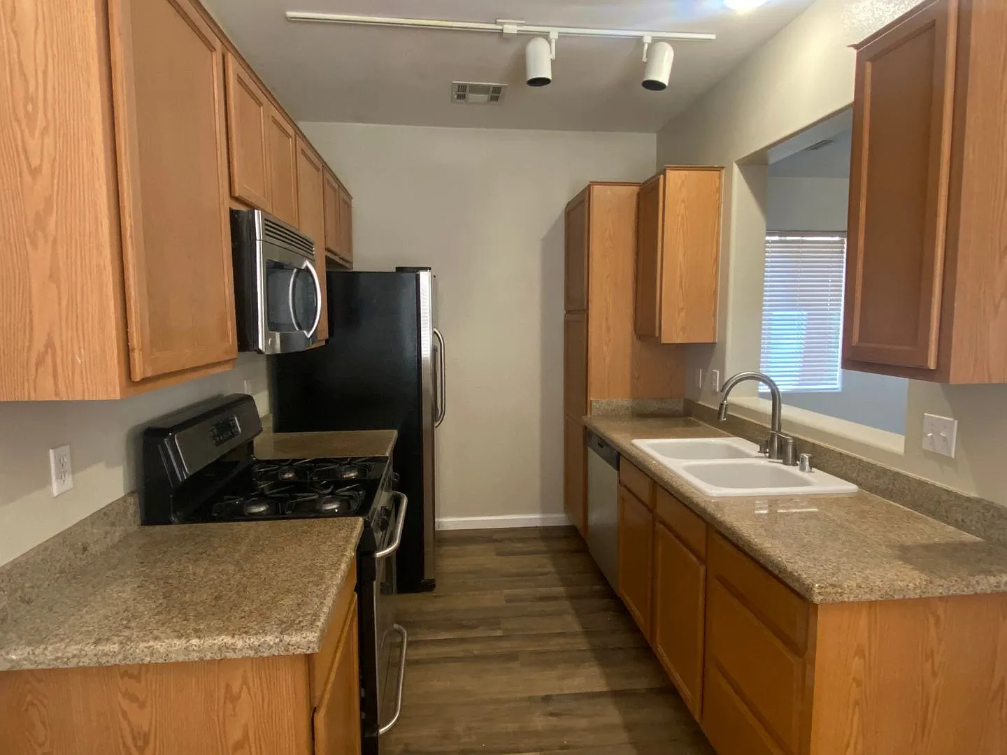 Marvelous location in gated community central Las Vegas — Photo 4