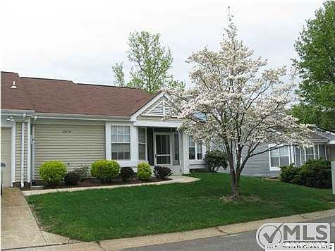 1st image of 1043B Canterbury Dr
