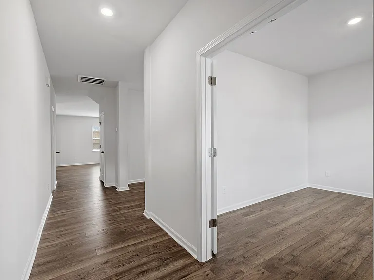 340 Fenwick Dr — Photo 4