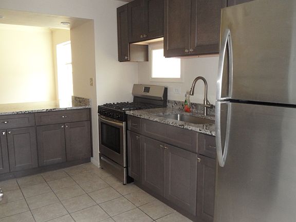 4th image of 2031 W Morse Ave #1