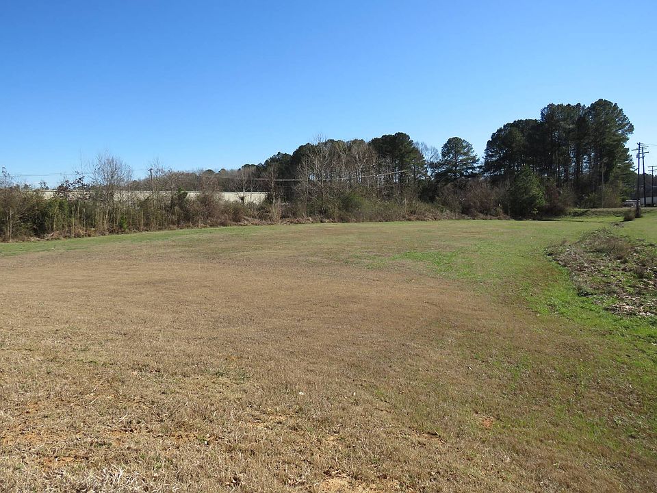 1st image of 204 Veterans Memorial Dr