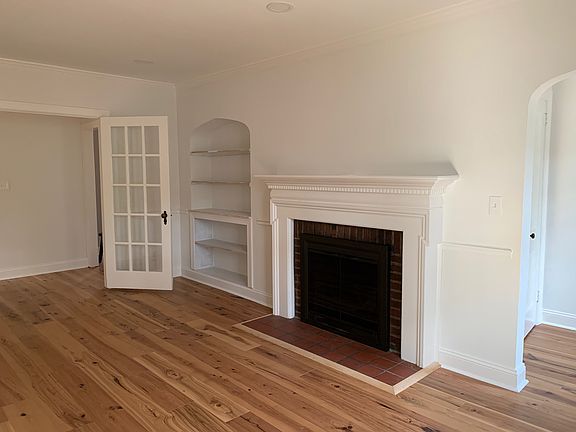 2nd image of 101 Pin Oak Rd