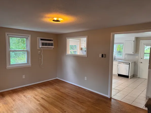 54 Orlando St, Feeding Hills, MA 01030