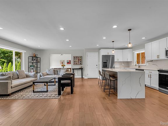 4th image of 6736 Timber Ridge Dr