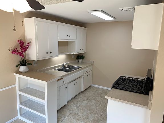 Newly Renovated Kitchen. Very Clean. Brand new stove. New Light Fixtures