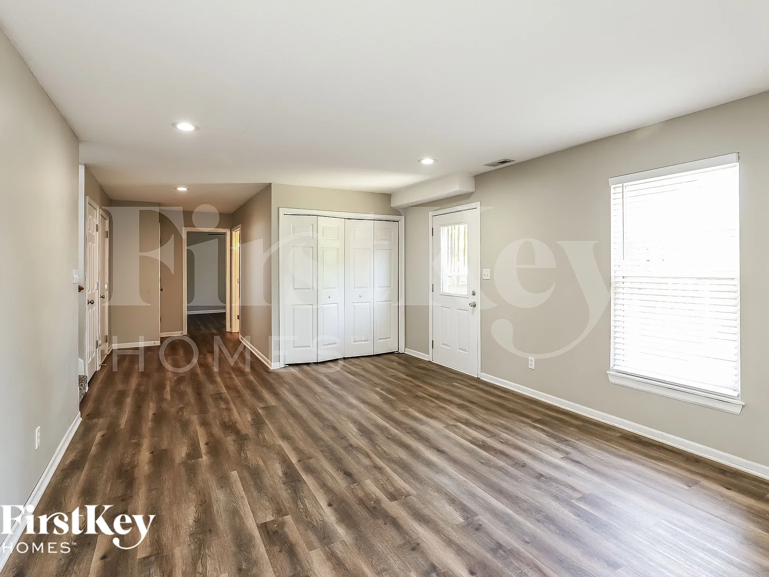 4 bed, 3.0 bath, 2215 sqft, $2,570 — Photo 2