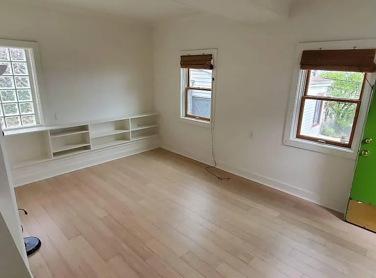 991 Innes Ave — Photo 2