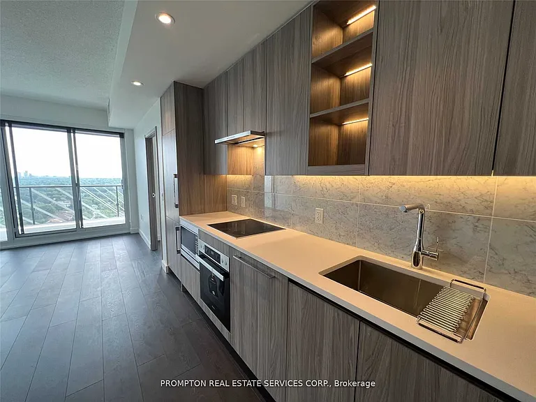 95 McMahon Dr #2605 — Photo 1