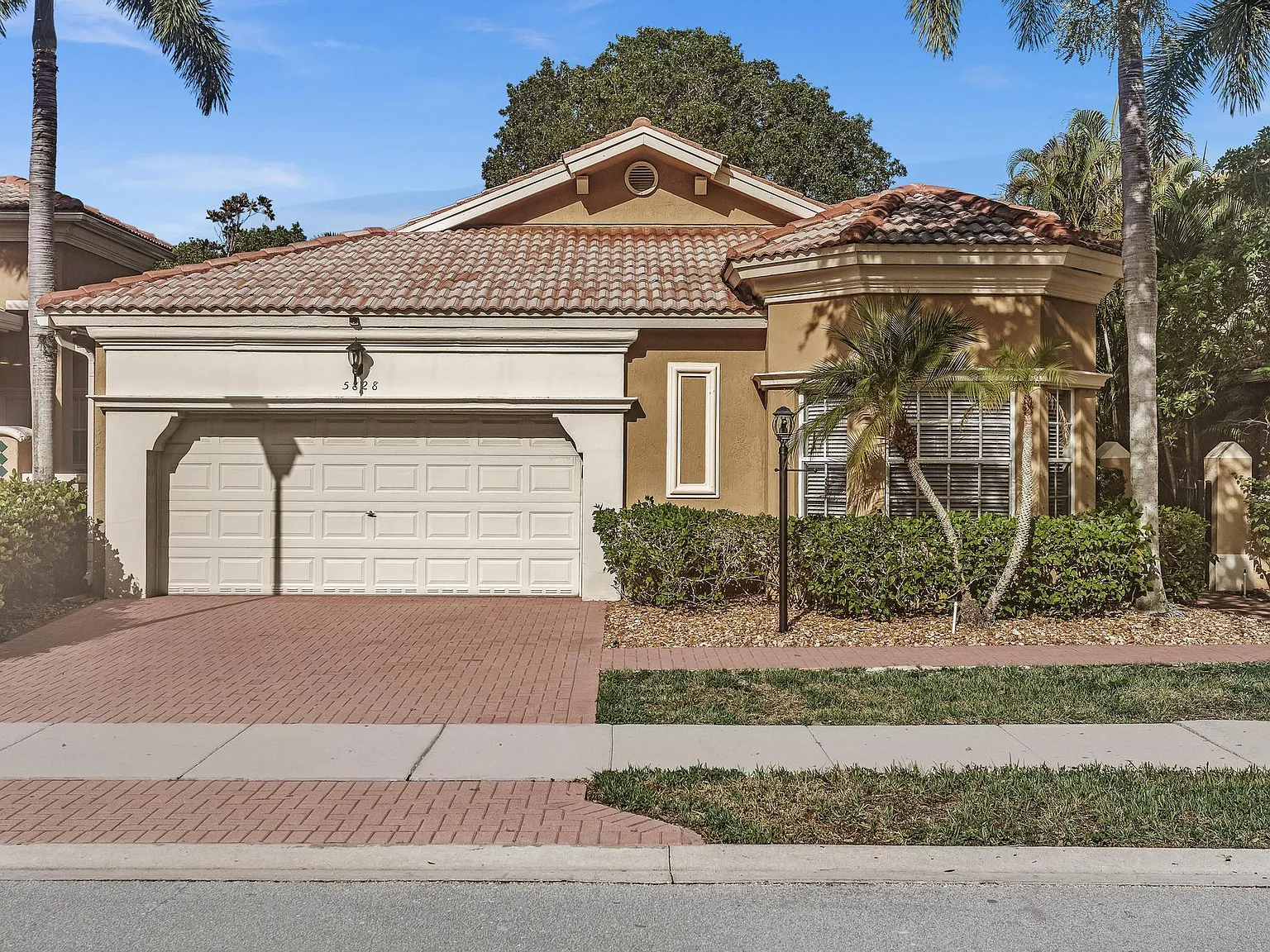 3 bed, 2.0 bath, 1818 sqft, $5,000 — Photo 1