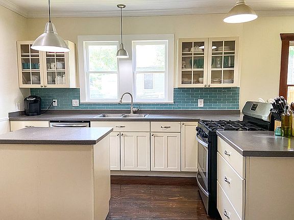 3rd image of 1206 N Avenue G #1