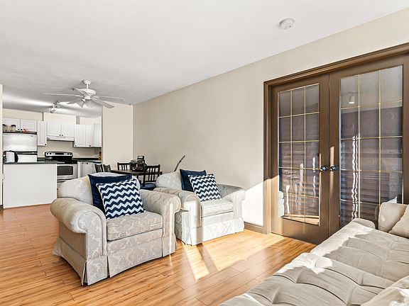 4th image of 2551 Parkview Ln #122