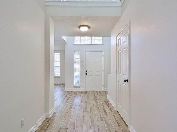 4th image of 11323 Yorkshire Oaks Dr