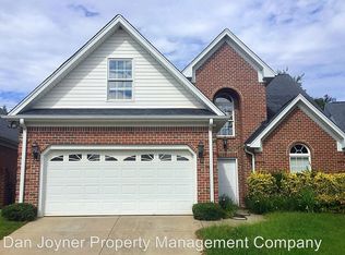 7 Greenview Dr, Greenville, SC 29609