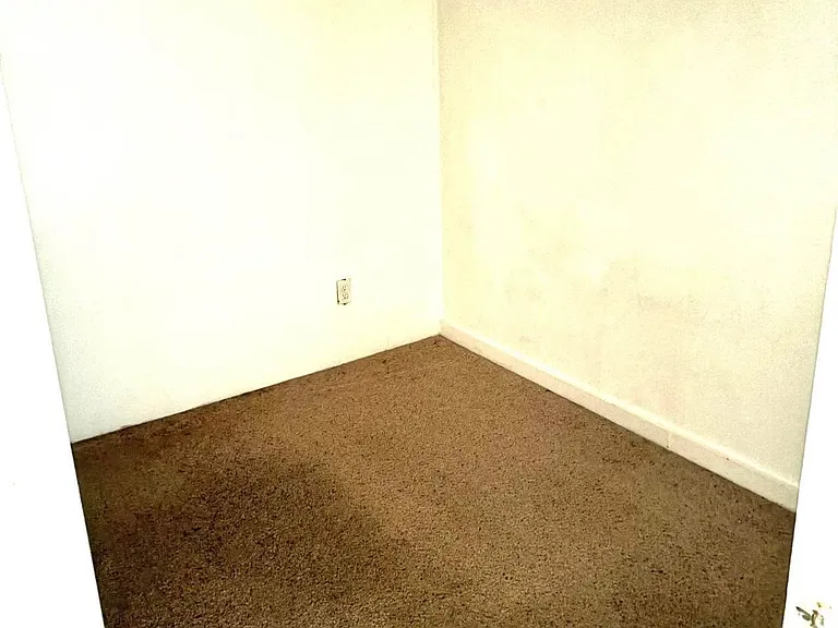 442 Locust St — Photo 6