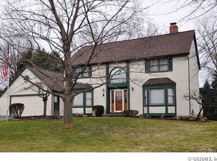 5 Hallmont Cir, Penfield, NY 14526