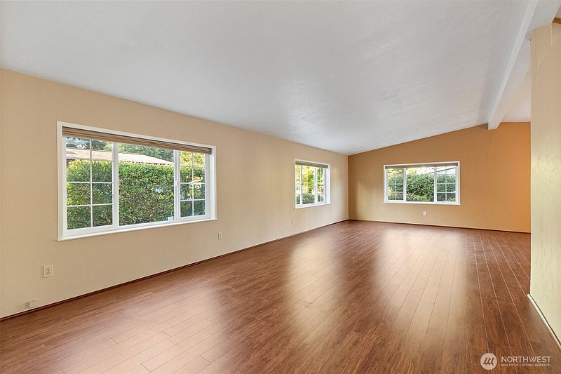 5th image of 1754 NE Mesford Road #87