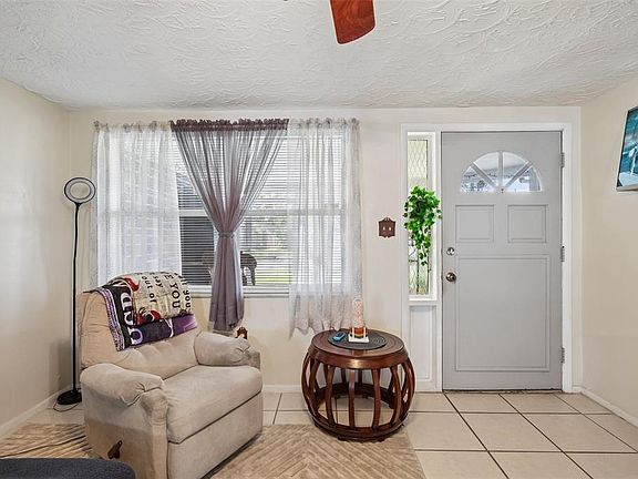 2nd image of 2049 Maureen Dr