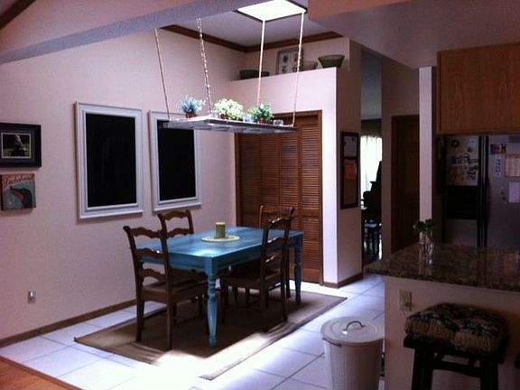 BREAKFAST NOOK