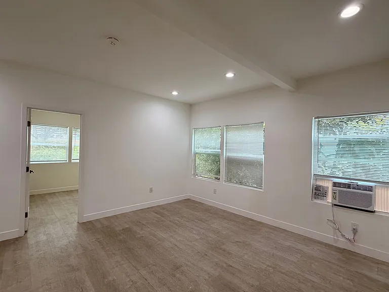 666 Shatto Place — Photo 3