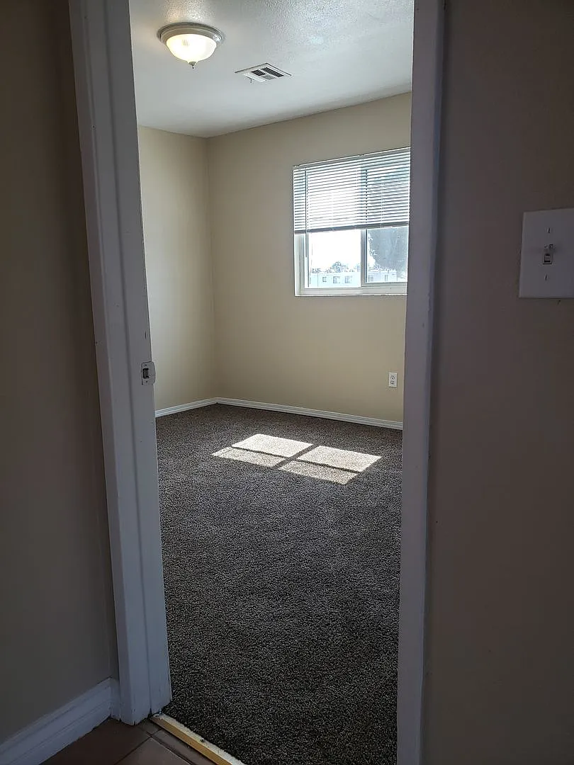 1107 L Street A-D — Photo 2