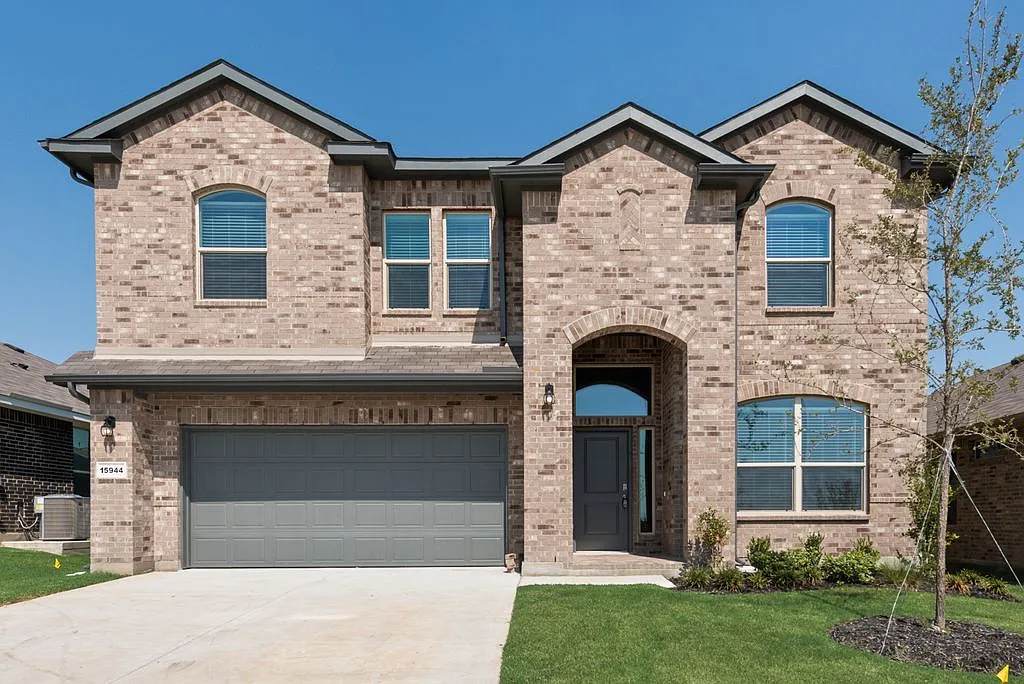 4 bed, 3.5 bath, 2900 sqft, $2,995 — Photo 2