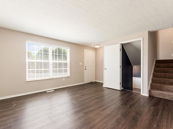 2nd image of 5062 Sanderson Dr