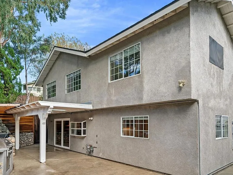 447 Santa Barbara Cir — Photo 18