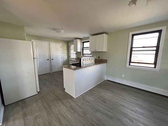 2nd image of 632 North St #1