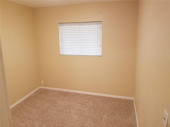 5th image of 3225 Point East Dr