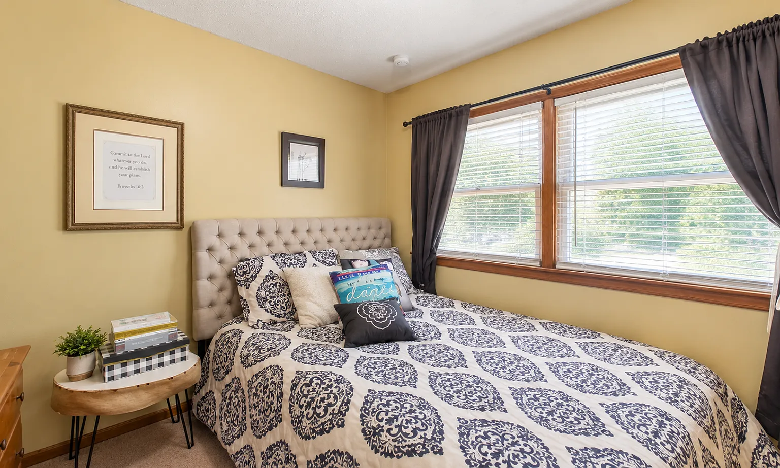 3D Tour Available - Fenced-in Yard + Charming & Cozy + Washer & Dryer Included! Available Novembe... — Photo 3