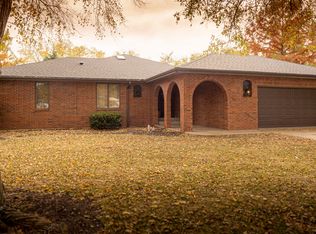 7409 SW 33rd St, Topeka, KS 66614