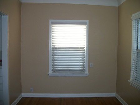 4th image of 400 W 21st St