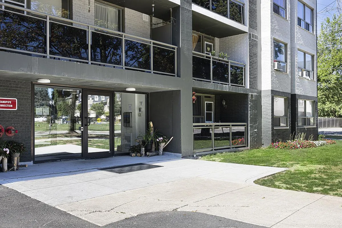 490 Nelson Avenue — Photo 2
