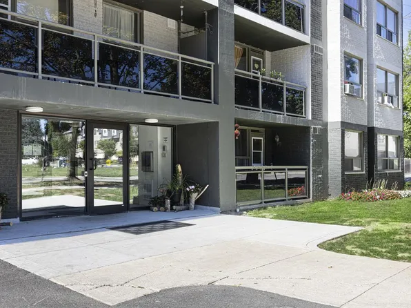 490 Nelson Ave #204, Burlington, ON L7S 1X3