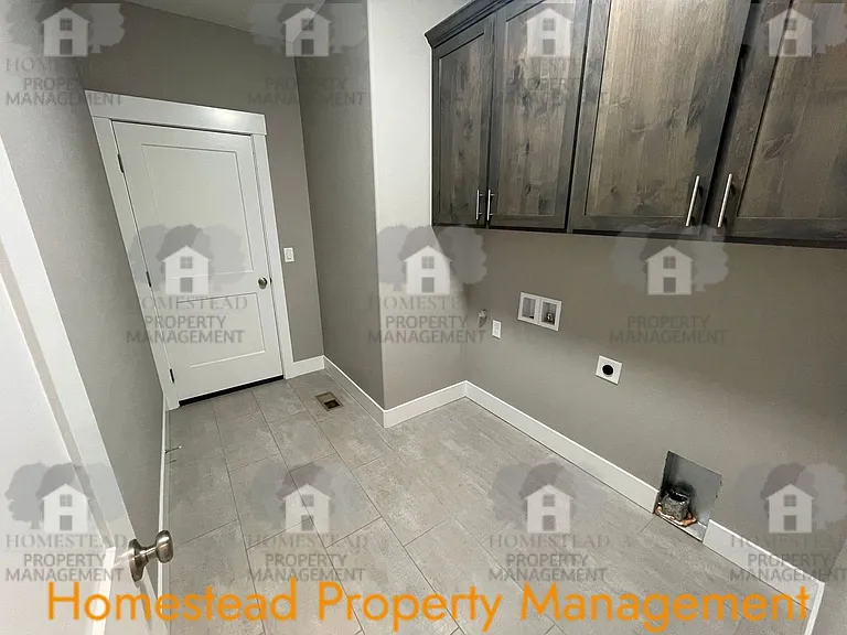 463 NE Cedar St — Photo 12