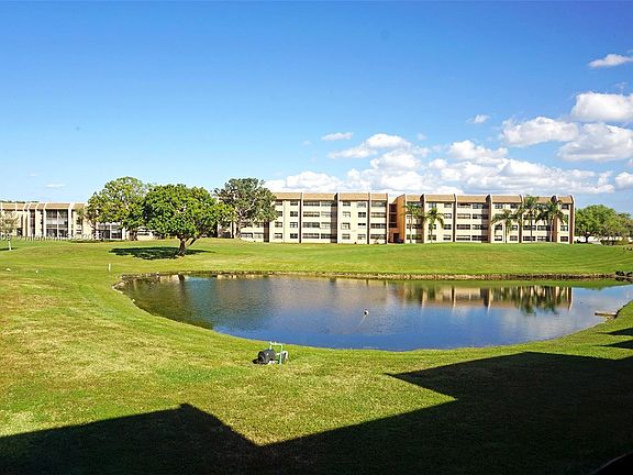 3rd image of 10123 Sunrise Lakes Blvd APT 207