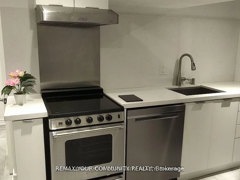 761 Markham St #BASEMENT — Photo 9