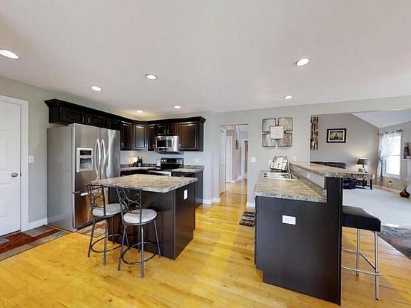 3rd image of 4554 Lauren Ln