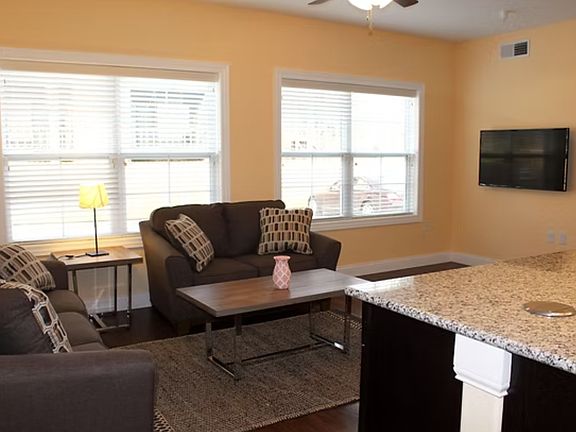 5th image of 710 W Green St #201