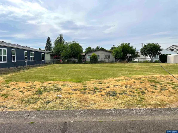 1597 Granite St, Woodburn, OR 97071