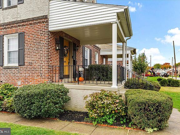 4th image of 585 A St